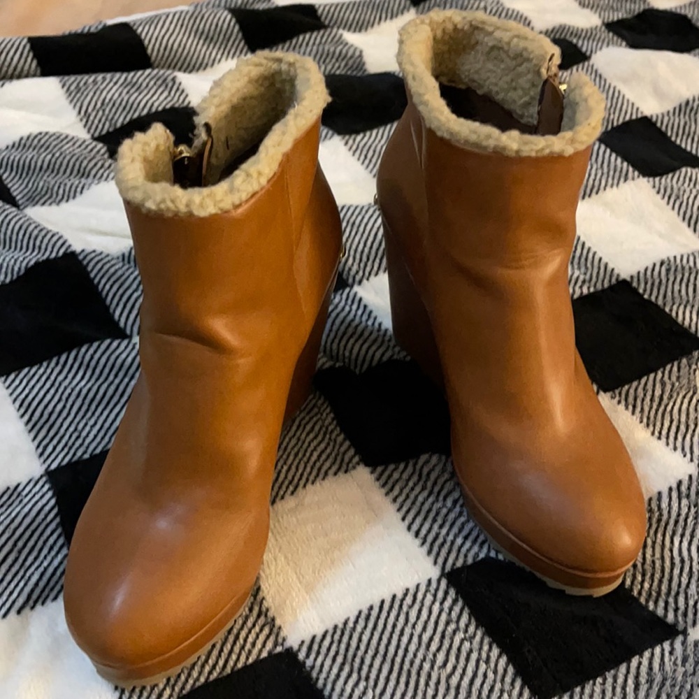 Size 8 brown Juicy Couture ankle boots